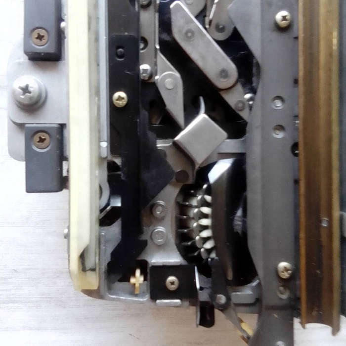 Empisal Knitmaster Knitting Machine Model 324  Automatic Carriage