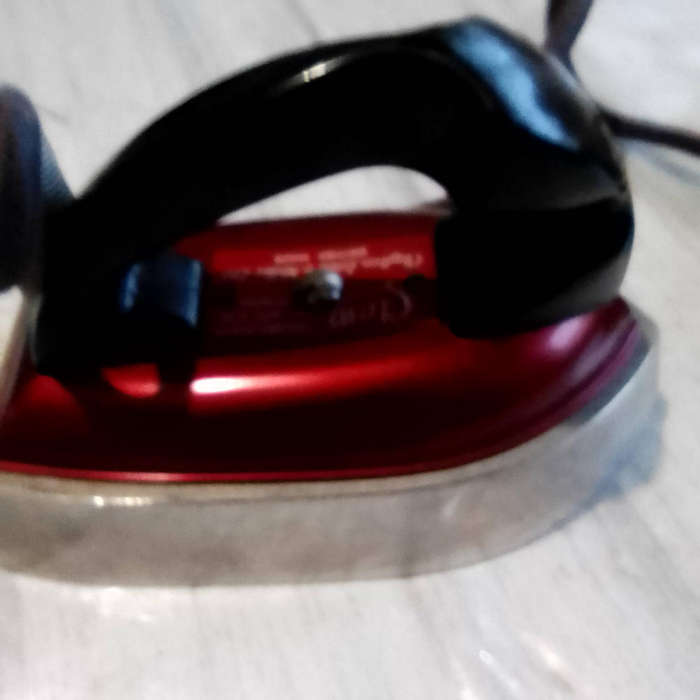 VINTAGE 1950'S CLEM RED TRAVELING IRON - BRITISH MADE - FOR THE COLLECTOR OF OLD APPLIANCES!!!!