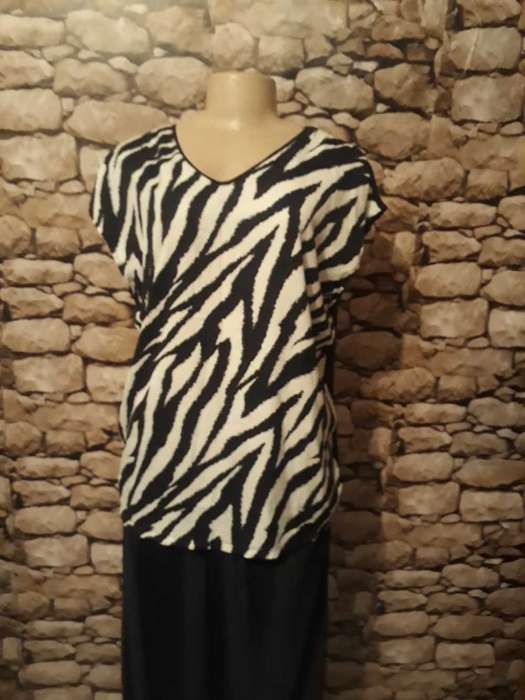 RETRO DEFINE BRAND ANIMAL PRINT THROW OVER TOP - SIZE 44
