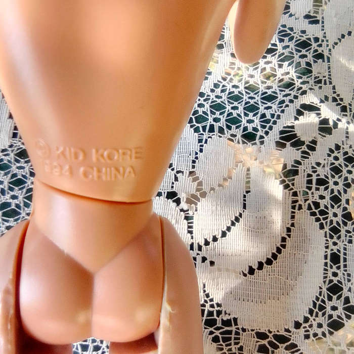 Vintage Kid Kore Barbie Clone Doll 1996 with bendable legs and twisted middle!