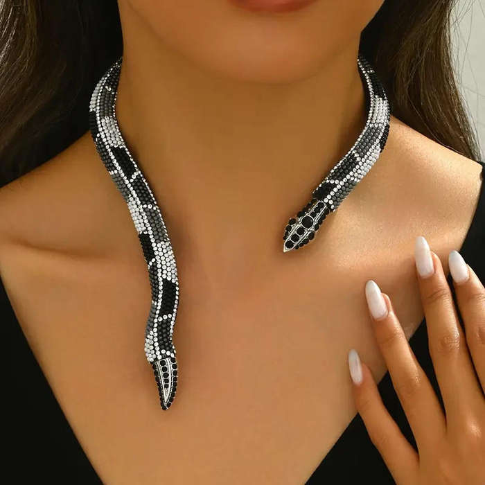 Fashion-Forward Snake Necklace - Flexible Zinc Alloy & Plastic Serpent Pendant