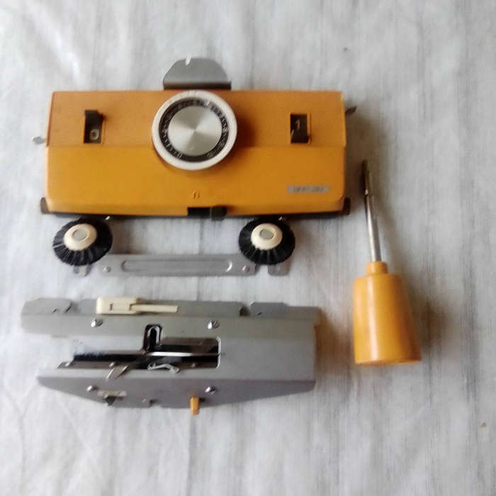 Empisal Knitmaster Knitting Machine Model 324  Automatic Carriage