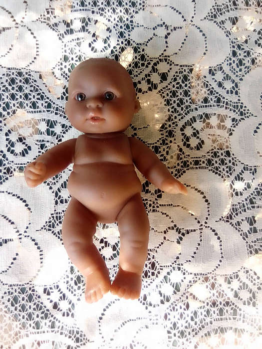 Vintage Berenguer Realistic Newborn African American Chubby Baby Doll Brown Eyes and baby crib