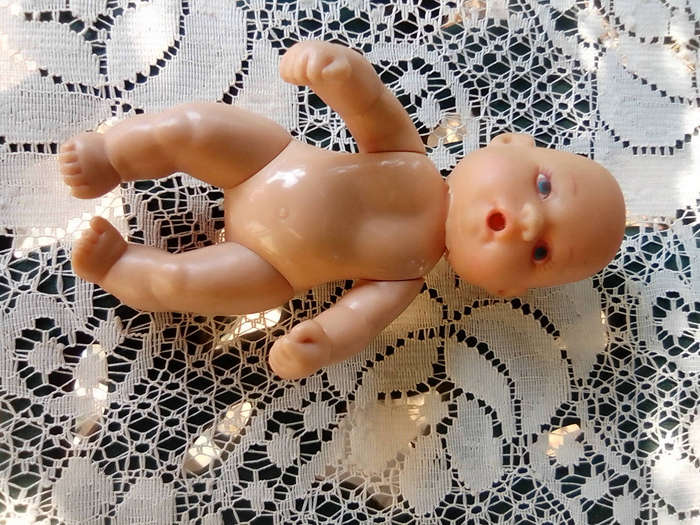 Vintage Miniature Baby Doll 8 cm and baby crib