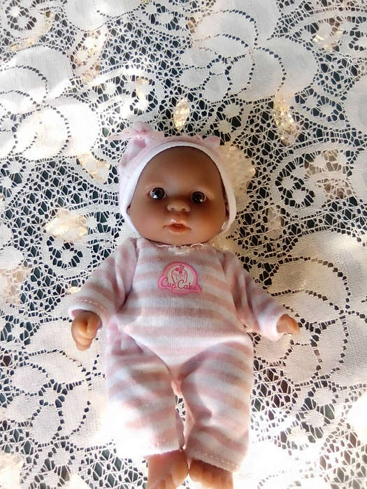 Vintage Berenguer Realistic Newborn African American Chubby Baby Doll Brown Eyes and baby crib
