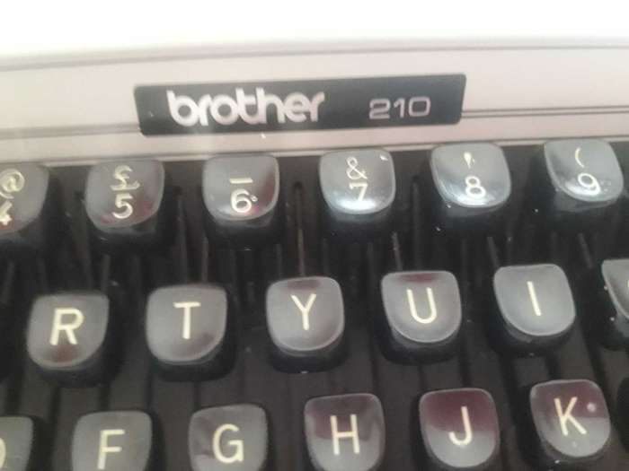 Stunning Retro 1970s 80s Brother 210 portable typewriter - 100% working