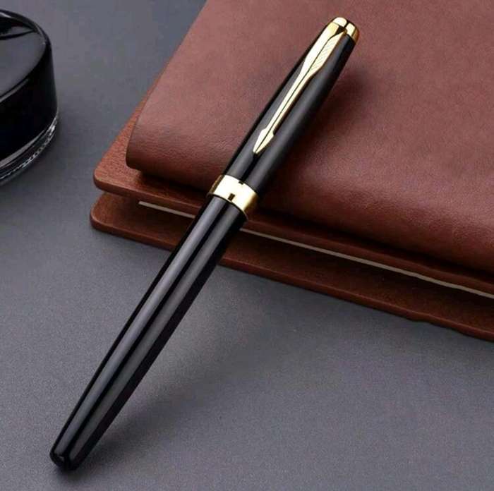 Vintage Black & Gold Fountain Pen with 12 Black Ink Refills