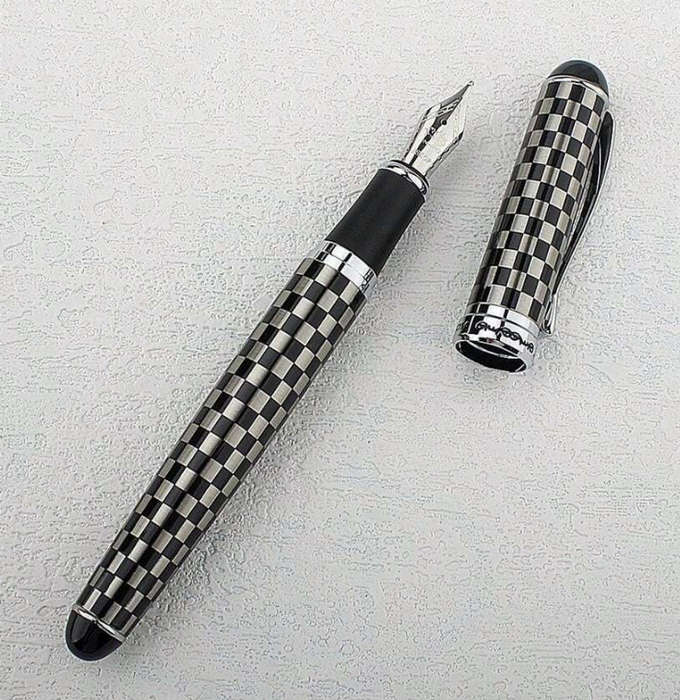 Classic & Trendy Metal Fountain Pen with Steel Nib