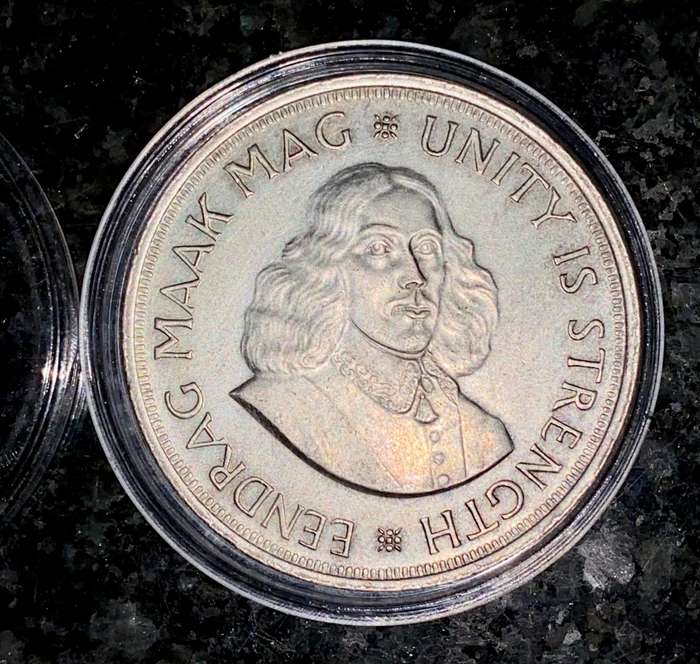 South Africa. silver 50 cent 1962 low mintage 24378 good condition in capsule