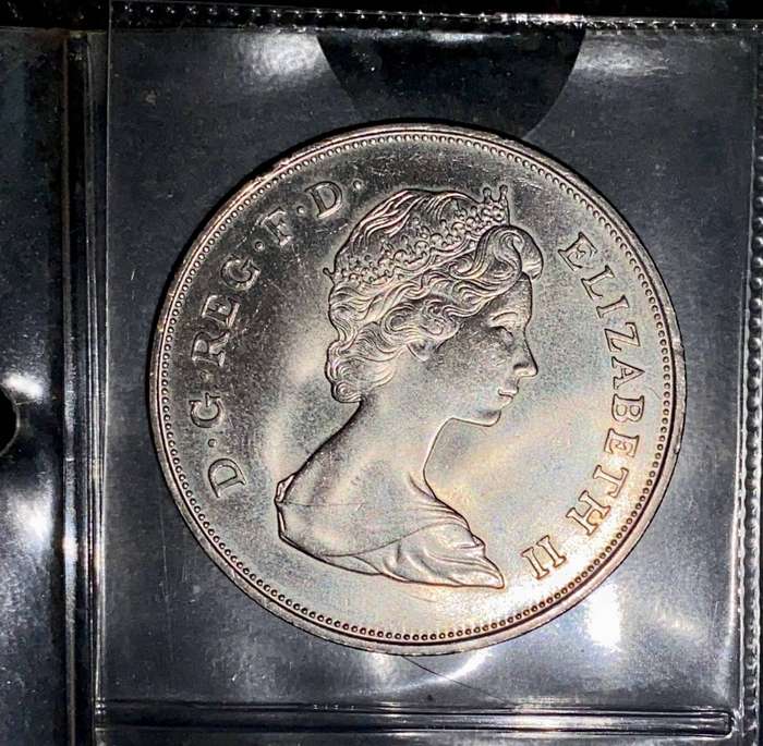 Great Britain Collection - Commemorative Crowns 1977-1980-1981 in coin folder - lot 5