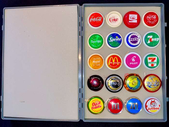VINTAGE YO-YO COLLECTION 20 DIFFERENT YO-YO'S DIFFERENT BRANDS AND MAKES IN CASE