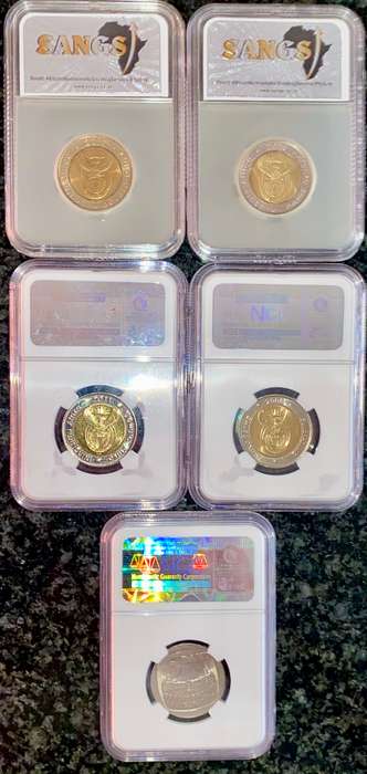SOUTH AFRICA GRADED SET COMMEMORATIVE R5 - 1994 - 2008 -2011 - 2017 - 2018 (1 BID TAKES ALL)