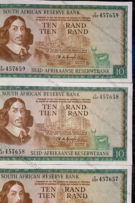 Tw De Jongh. R10 in sequence C237/ 4357657-659 -- 1st issue 1967 springbuck wtm (1 bid takes all)