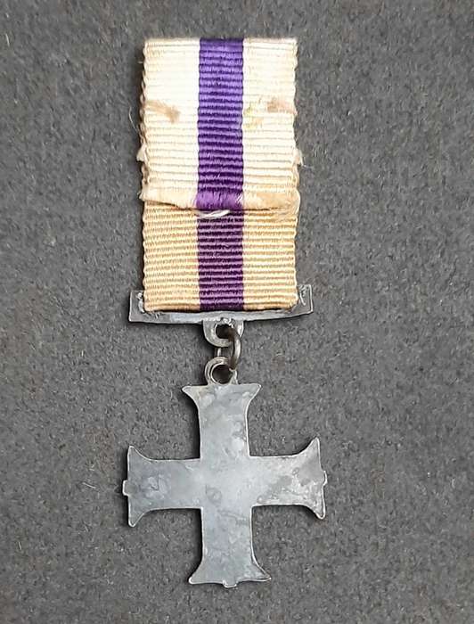 **RARE: WW1 .925 Silver Military Cross Miniature Medal w/ Ribbon.**