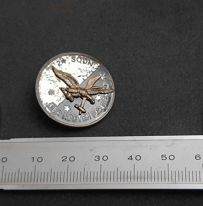 **RARE: WW2 SAAF 24 Sqdn 'Tinnie' Lapel Badge w/ Pin (Fiorintini).**