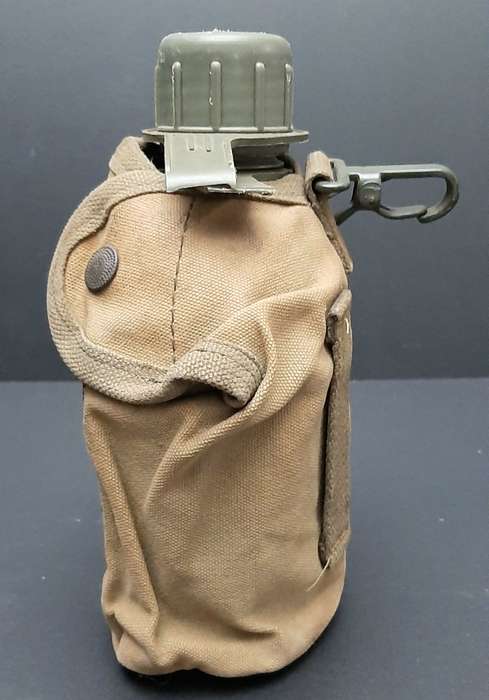 **Border War : 1980s SWAPOL Patt.70 Webbing Canteen Cover w/ Waterbottle (No Cup).**