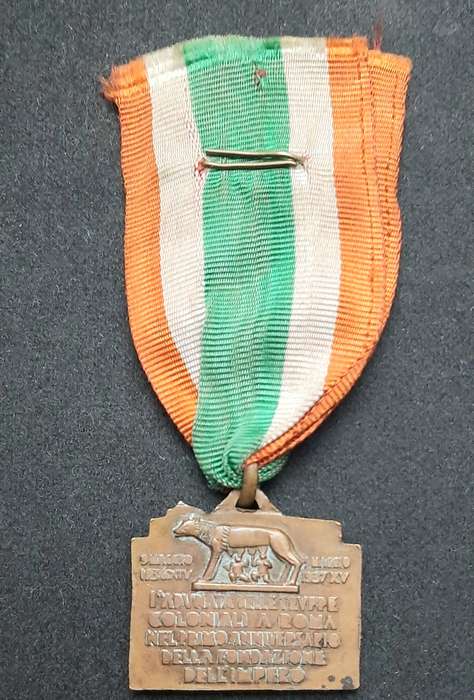 **RARE  WW2 Italian : 1937 Colonial Troops  in Rome Medal w/ Valour Device & Ribbon. **
