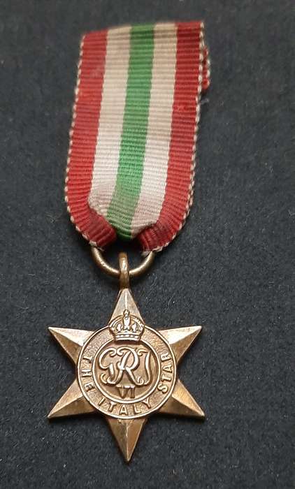 **WW2 UDF: Miniature Italy Star Campaign Medal w/ Ribbon (SA Issue).**