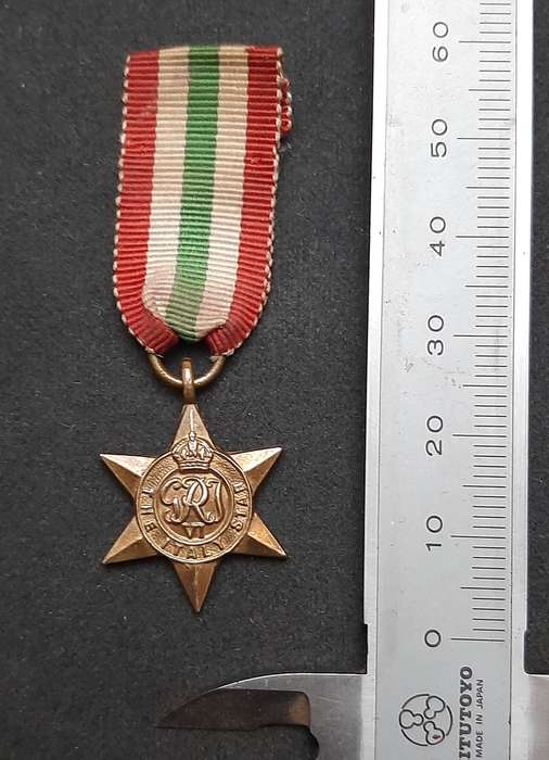 **WW2 UDF: Miniature Italy Star Campaign Medal w/ Ribbon (SA Issue).**