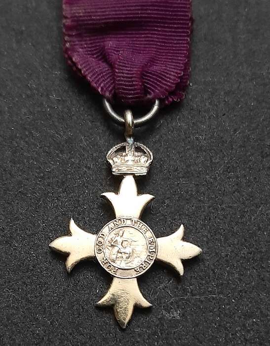 **RARE: WW1 .925 Silver Military MBE Miniature Medal w/ Ribbon ( Type I.)**