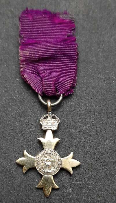 **RARE: WW1 .925 Silver Military MBE Miniature Medal w/ Ribbon ( Type I.)**