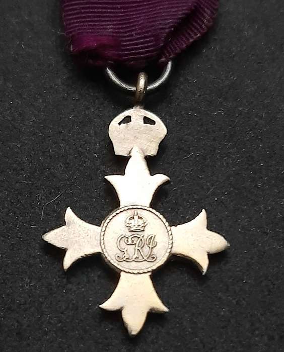 **RARE: WW1 .925 Silver Military MBE Miniature Medal w/ Ribbon ( Type I.)**