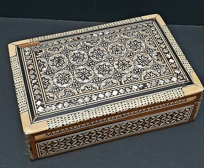 **STUNNING: Mid-20 th Century North African Marquetry Jewellery Box w/ M/ of Pearl Inlay**