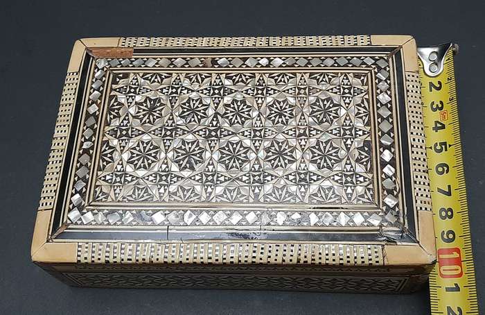 **STUNNING: Mid-20 th Century North African Marquetry Jewellery Box w/ M/ of Pearl Inlay**