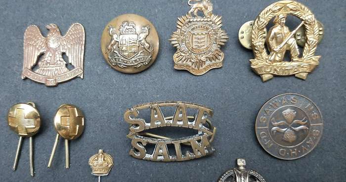 **WW2 UDF : Assorted Metal Badges & Insignia Lot ( x 10 Pcs).**