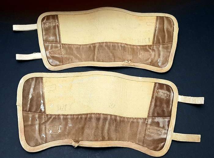 **1940s Union Defence Force: Anklet 'Puttees' w/ Buckles (Framm & Co. 1948).**