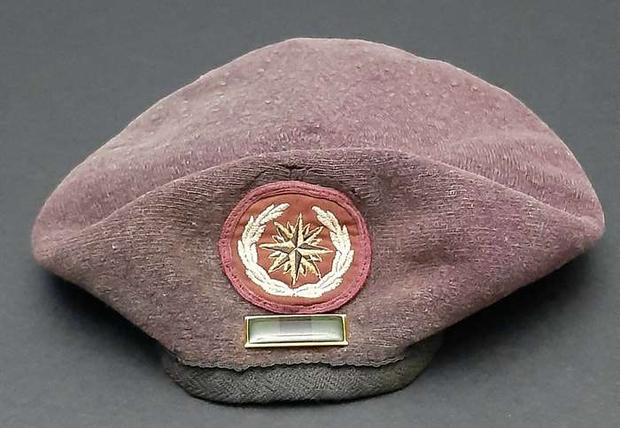 **RARE: Mid-1990s SA Reconnaissance Regiment 'Recce' Beret w/ Embroidered Badge & Infantry Balkie **