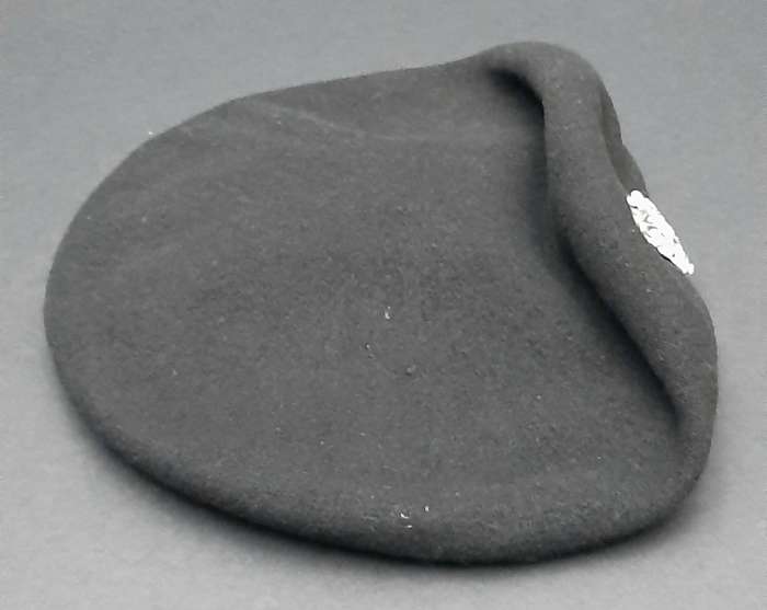 **RARE: WW2 UDF 'Royal Natal Carbineers ' Armoured Beret w/ Badge Insignia ( 1940)  .**