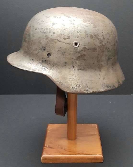 WW2 German M40 Steel Helmet Shell with Liner Band & Chin-strap (ET66)