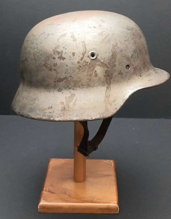 WW2 German M40 Steel Helmet Shell with Liner Band & Chin-strap (ET66)