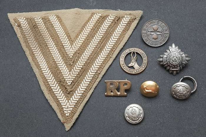 **Assorted UDF: WW2 & 1960s Insignia Collection x 8 Pcs **