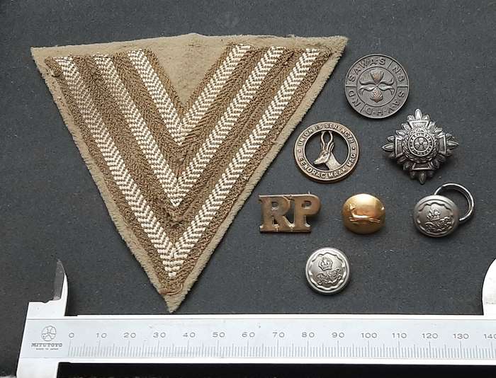 **Assorted UDF: WW2 & 1960s Insignia Collection x 8 Pcs **
