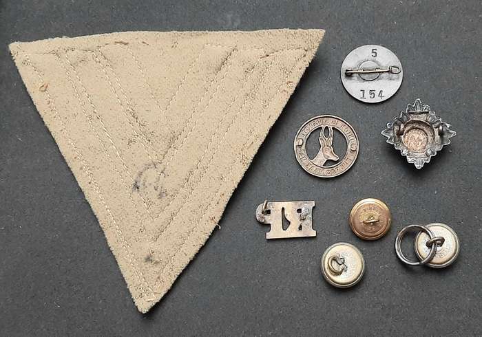 **Assorted UDF: WW2 & 1960s Insignia Collection x 8 Pcs **