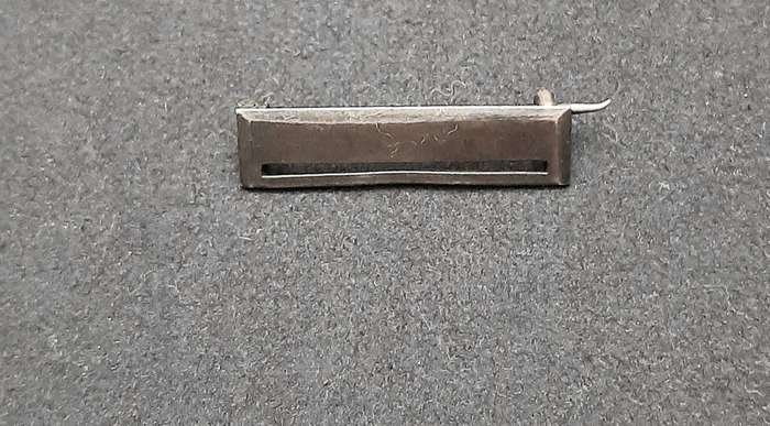 **WW2 British: Miniature Medal Mounting Bar w/ Pin x1 (UNUSED).**