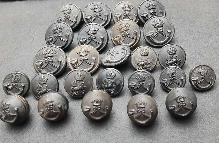 WW2 British: King's Royal Rifle Corps 1944 Bakelite Service Dress Button Lot (x 25)