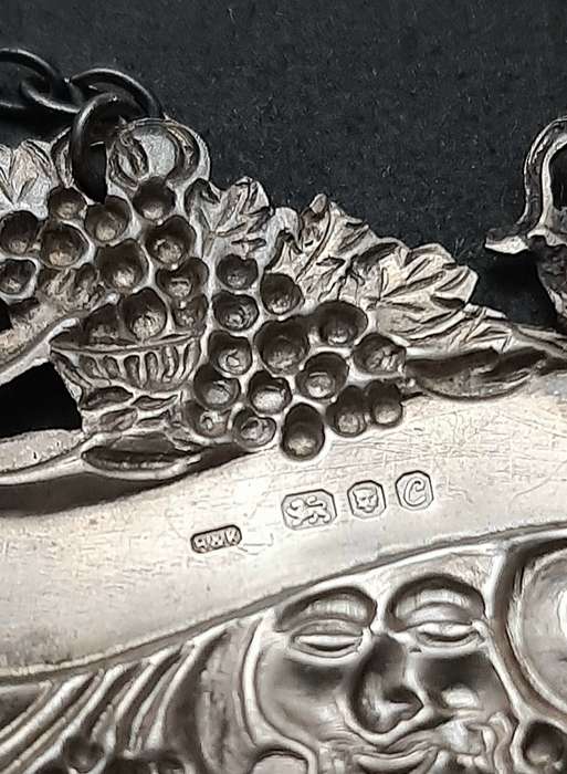 STUNNING: .925 Silver English 'Dionysian' Sherry Decanter Collar (11.77g).