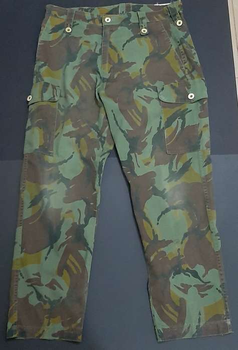 1990s New Zealand Defence Force DPM Camouflage Trousers (Large)