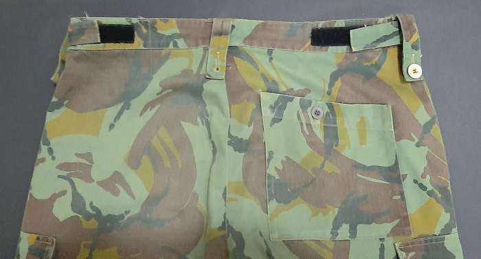 1990s New Zealand Defence Force DPM Camouflage Trousers (Large)