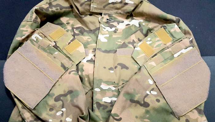 Afghanistan: U.S. Army 'Varied Terrain' Camouflage F/dress L/S Shirt ( L/XL).