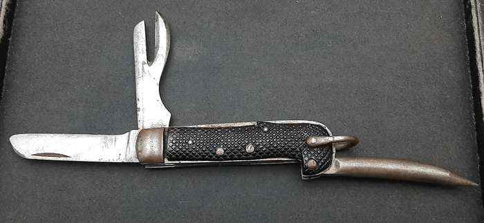 WW2 British Army 1942 Jack-Knife with Bexoid Grips by Roger's, Sheffield