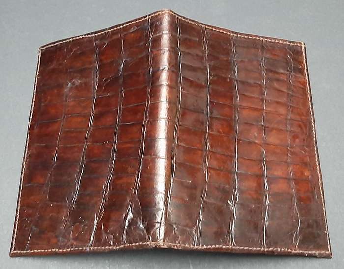 STUNNING: Late 20th Century- Gent's Tri-fold Crocodile Skin Leather Wallet (14cm x 19cm).