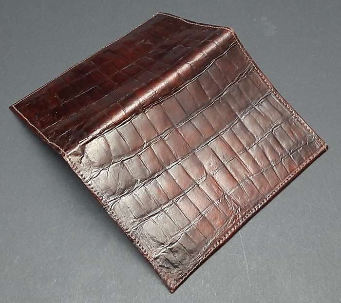 STUNNING: Late 20th Century- Gent's Tri-fold Crocodile Skin Leather Wallet (14cm x 19cm).
