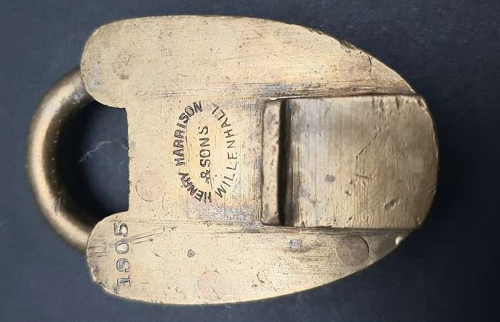Early 20th Century: 1905 Henry Harrison & Sons Brass Trap-Door Padlock .NO KEY.(5cmx4cm).