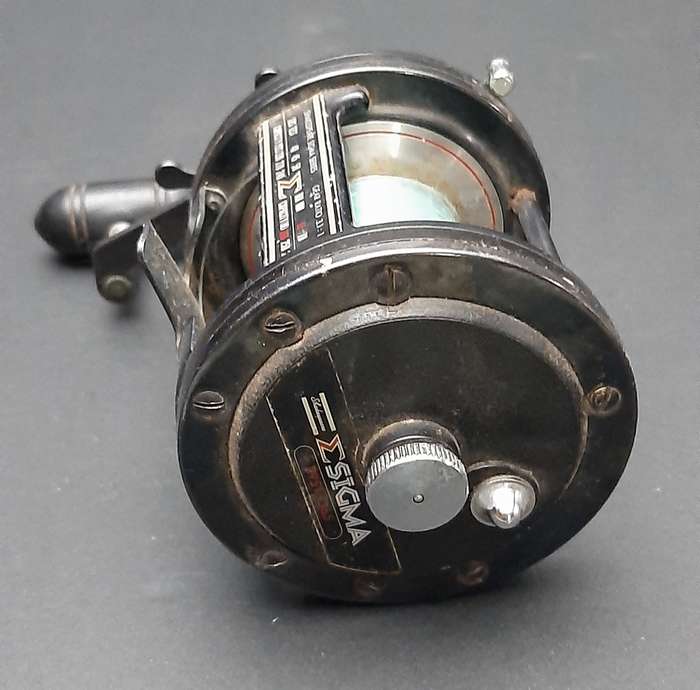 ANGLING: Shakespeare 'Sigma' 2951-365 Saltwater Right-hand Boat-Fishing Reel (21cm x 14cm).