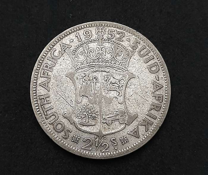 1952 South Africa: .500 Silver 2½ Shilling KGVI Coin (F).