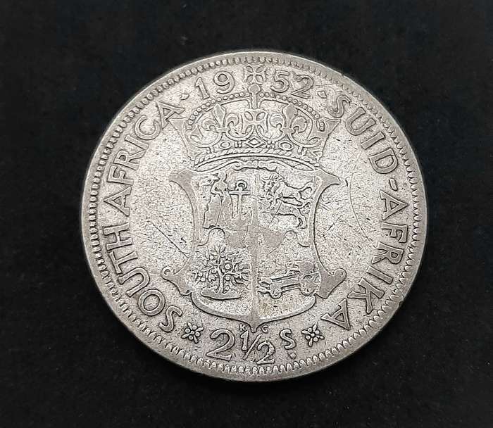 1952 South Africa: .500 Silver 2½ Shilling KGVI Coin (F).